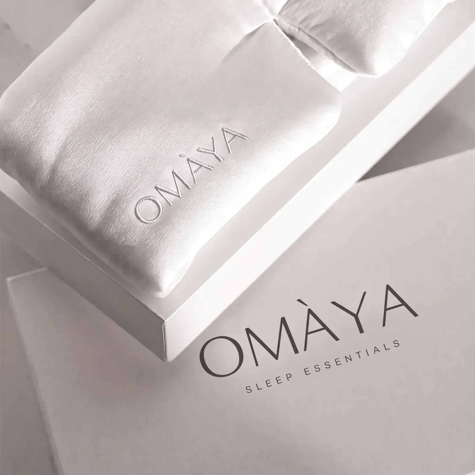 Маска за сън от коприна OMÀYA® — Бяло