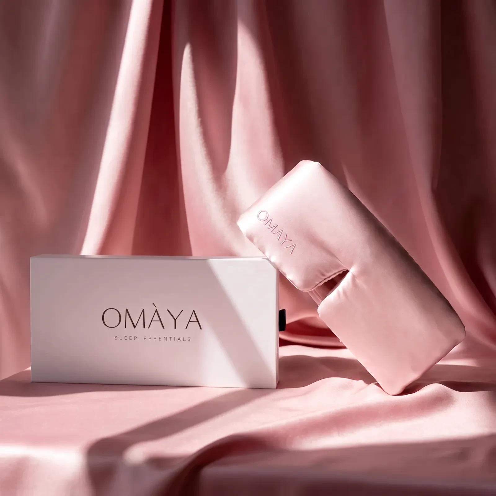 Маска за сън от коприна OMÀYA® — Пудрено розово