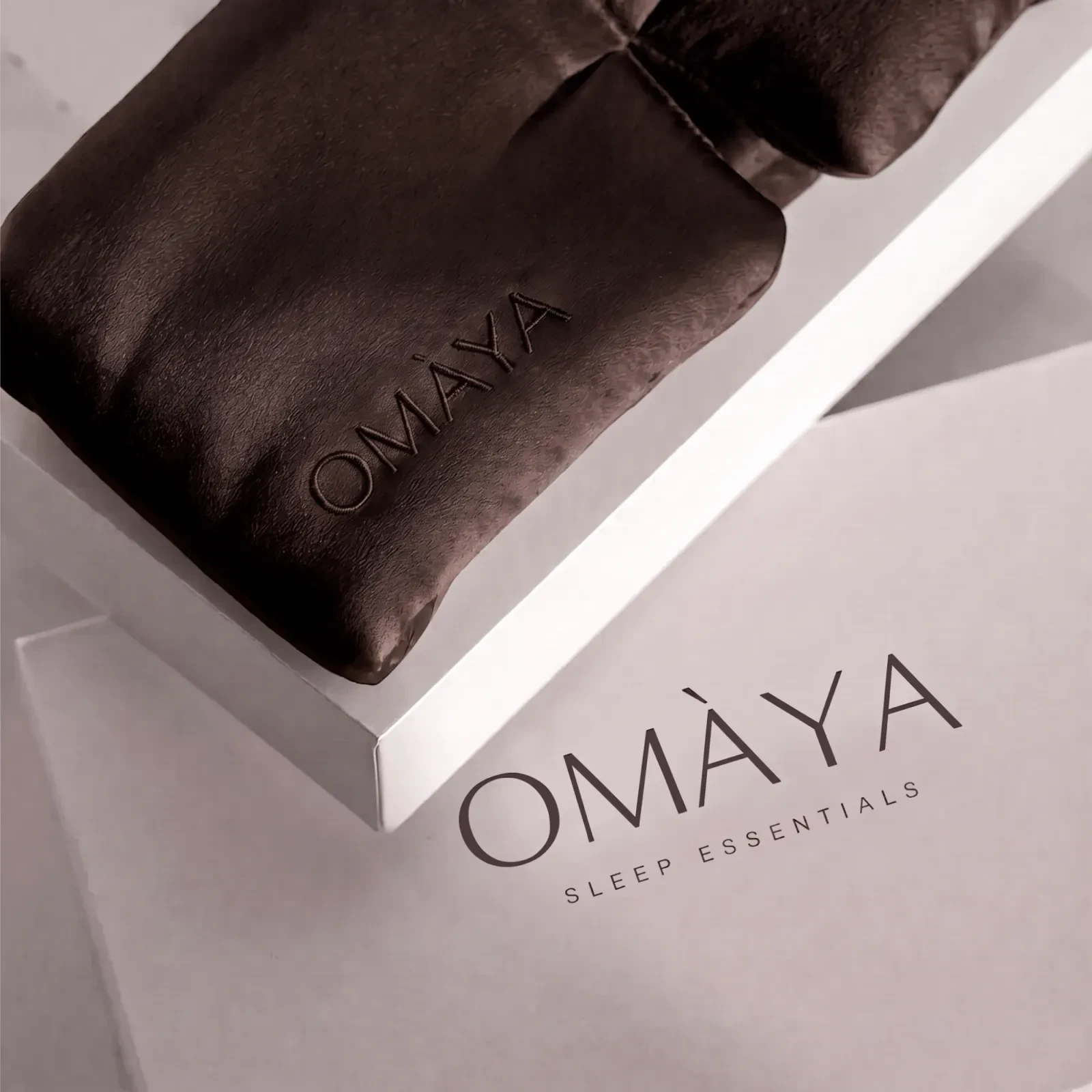 Маска за сън от коприна OMÀYA® — Еспресо
